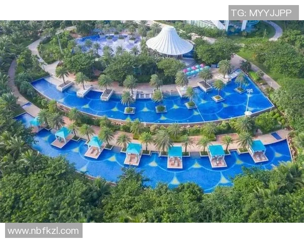 以泳池为中心的度假村设计：打造水陆交融的休闲天堂